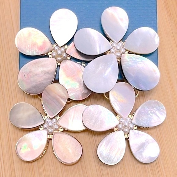 Brand New Darbie Angell Mother of Pearl Large Flower Statement Drop Earrings - Picture 6 of 14